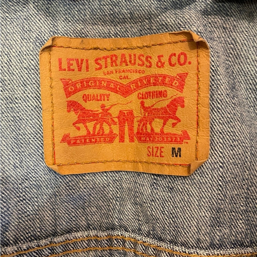 MENS Levi's Classic Blue Denim with Tan Label - Picture 3 of 3